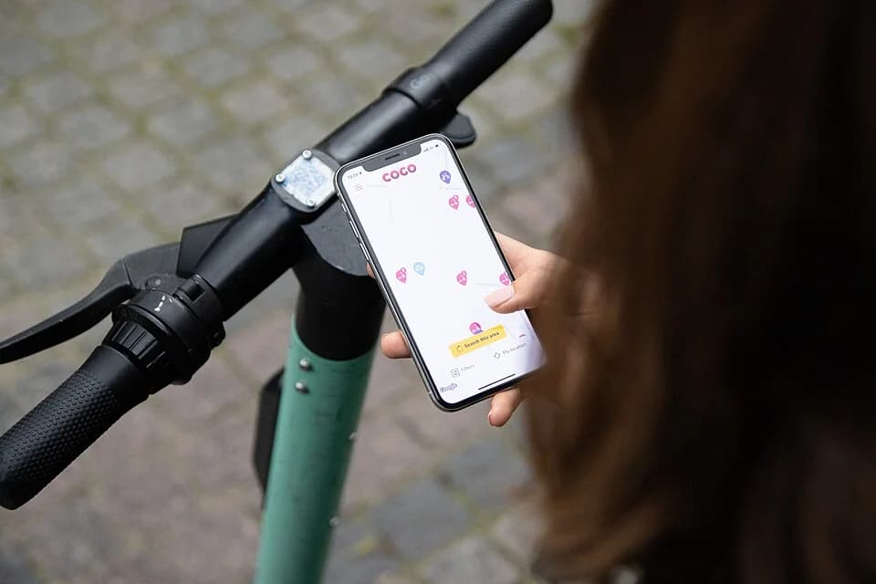 Qué debe tener una buena app para estudiar ciudadanía y cómo elegir una opción útil si prefieres estudiar en español y practicar en inglés.